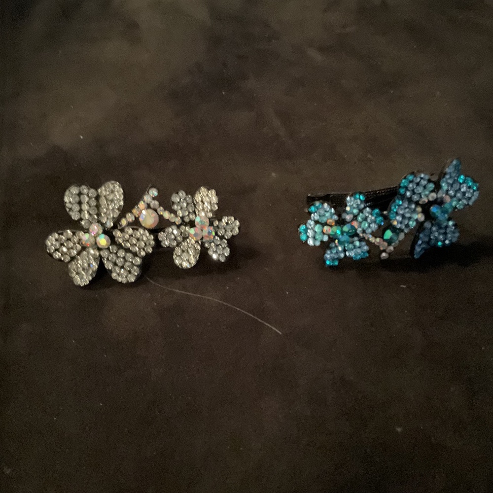 Plastic barrettes with pearl and rhinestones